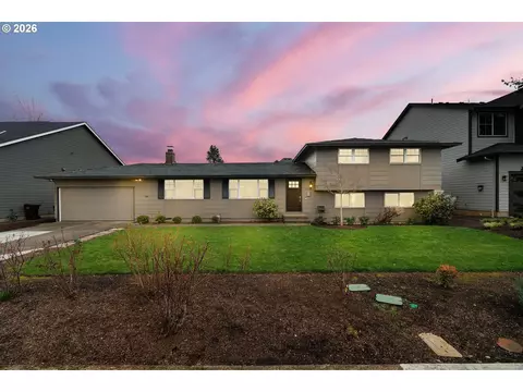 11731 Longstanding Ct, Oregon City, OR 97045