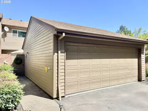 1235 NW Michelbook Ln, Mcminnville, OR 97128