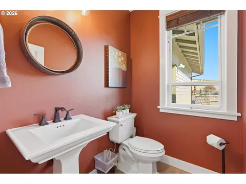Bath - 66556 Boyd Loop Rd, Dufur, OR 97021 photo 1 of 5