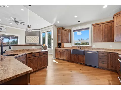 Kitchen - 66556 Boyd Loop Rd, Dufur, OR 97021 photo 3 of 4