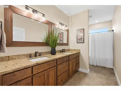 Bath - 66556 Boyd Loop Rd, Dufur, OR 97021 photo 4 of 5