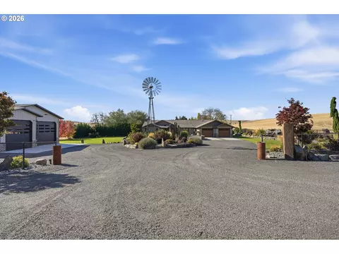 Exterior - 66556 Boyd Loop Rd, Dufur, OR 97021 photo 5 of 10