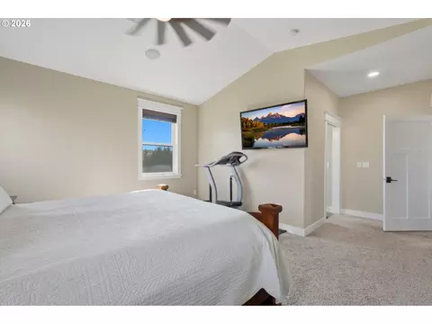 Bedroom - 66556 Boyd Loop Rd, Dufur, OR 97021 photo 2 of 4