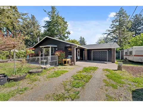 63521 Grand Rd, Coos Bay, OR 97420
