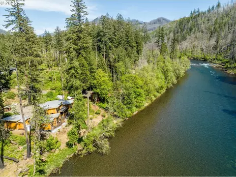 49348 Mckenzie Hwy, Vida, OR 97488