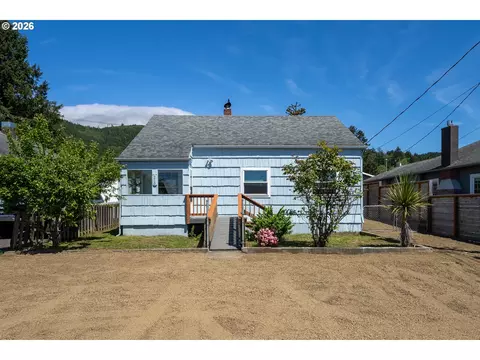 210 Acacia Ave, Garibaldi, OR 97118
