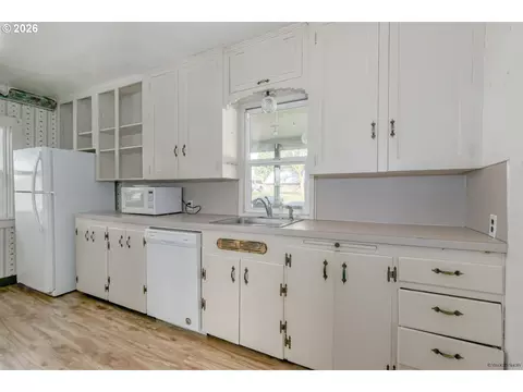 Kitchen - 7830 SE 267th Ave, Gresham, OR 97080 photo 2 of 4
