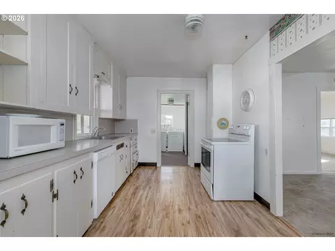 Kitchen - 7830 SE 267th Ave, Gresham, OR 97080 photo 1 of 4