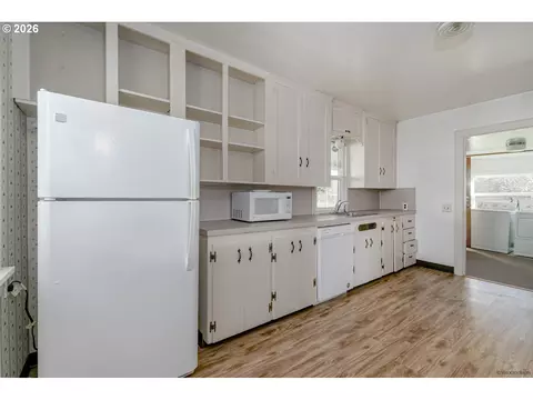 Kitchen - 7830 SE 267th Ave, Gresham, OR 97080 photo 4 of 4