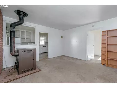 Living - 7830 SE 267th Ave, Gresham, OR 97080 photo 3 of 4
