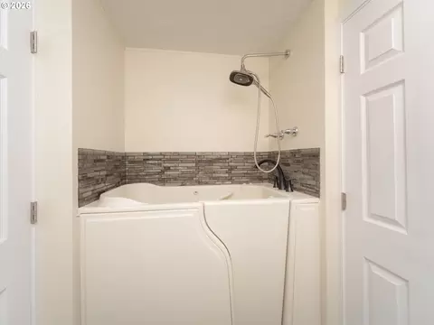 Bath - 238 Ball Ln, Riddle, OR 97469 photo 3 of 3