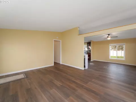 Living - 238 Ball Ln, Riddle, OR 97469 photo 2 of 3