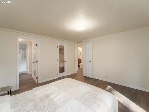 Bedroom - 238 Ball Ln, Riddle, OR 97469 photo 2 of 3