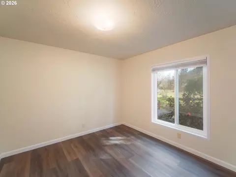Bedroom - 238 Ball Ln, Riddle, OR 97469 photo 3 of 3