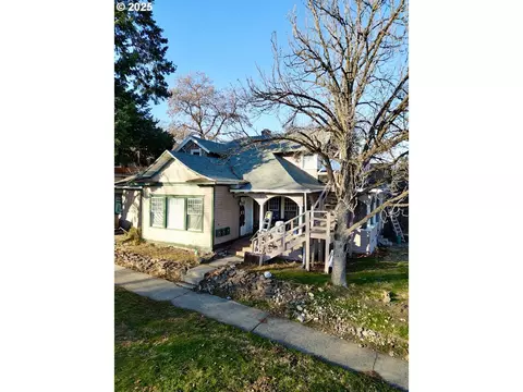 1702 Oak St, La Grande, OR 97850