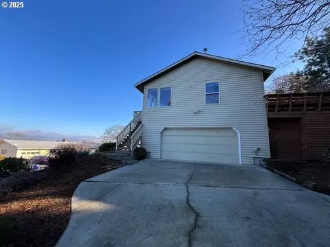 1810 E 16th St, The Dalles, OR 97058