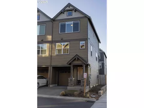 153 SW Howard Pl, Troutdale, OR 97060