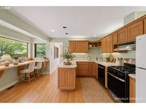 Kitchen - 86 Green Ln, Eugene, OR 97404 photo 2 of 2