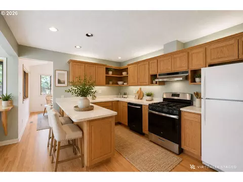 Kitchen - 86 Green Ln, Eugene, OR 97404 photo 1 of 2