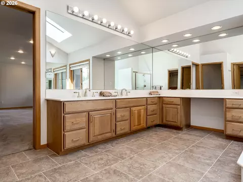 Bath - 15995 NEilers Rd, Aurora, OR 97002 photo 2 of 2