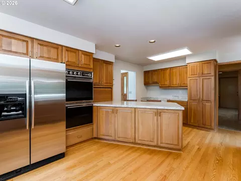 Kitchen - 15995 NEilers Rd, Aurora, OR 97002 photo 3 of 3