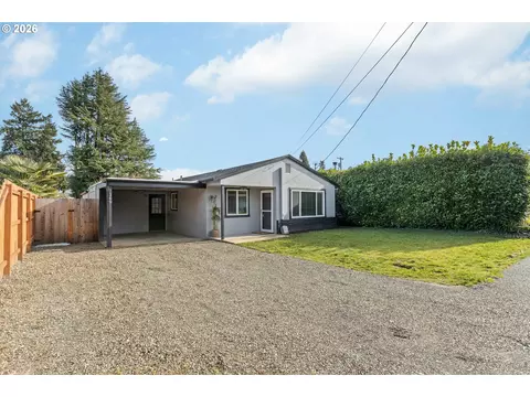 169 W Hazel St, Roseburg, OR 97471