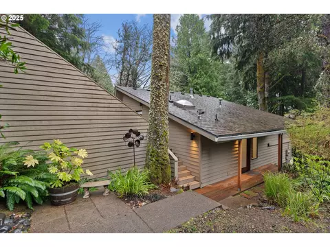 563 Fairway Dr, Gleneden Beach, OR 97388