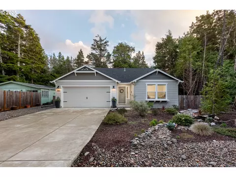 50 Beaver Tree Ln, Lincoln City, OR 97367
