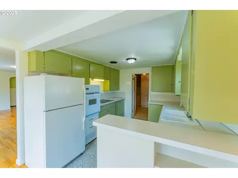 Kitchen - 35271 Mckenzie View Dr, Springfield, OR 97478 photo 1 of 2