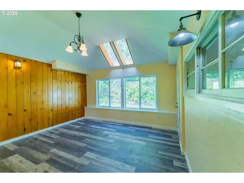 Living - 35271 Mckenzie View Dr, Springfield, OR 97478 photo 2 of 4