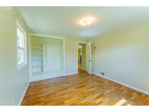Bedroom - 35271 Mckenzie View Dr, Springfield, OR 97478 photo 1 of 3