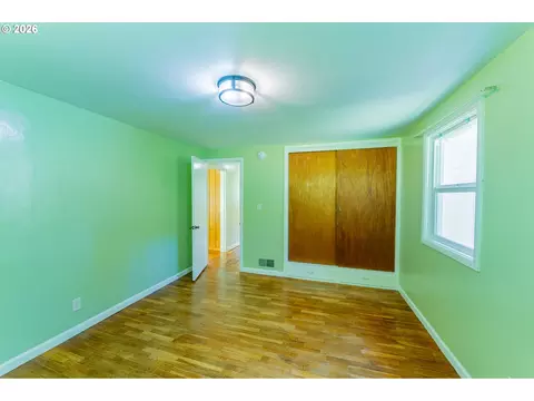 Bedroom - 35271 Mckenzie View Dr, Springfield, OR 97478 photo 2 of 3
