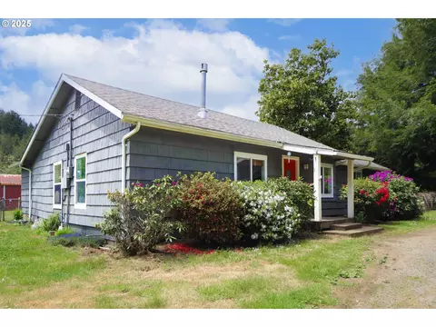 58798 Fairview Rd, Coquille, OR 97423