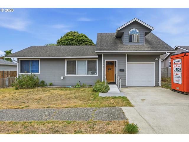 1635 Garfield St, North Bend, OR 97459