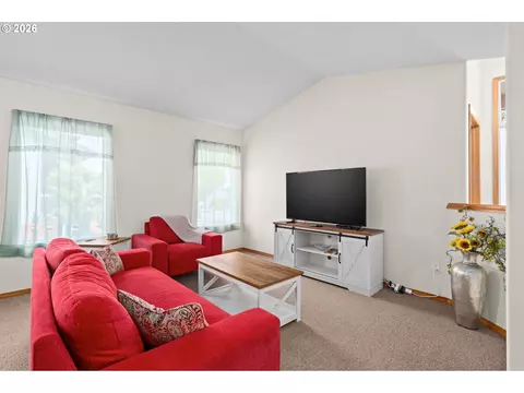 Living - 5087 SE 16th Dr, Gresham, OR 97080 photo 1 of 4