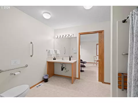 Bath - 5087 SE 16th Dr, Gresham, OR 97080 photo 1 of 3