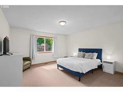 Bedroom - 5087 SE 16th Dr, Gresham, OR 97080 photo 1 of 5