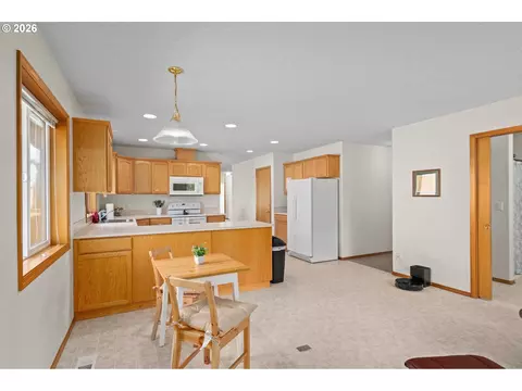 Kitchen - 5087 SE 16th Dr, Gresham, OR 97080 photo 6 of 6
