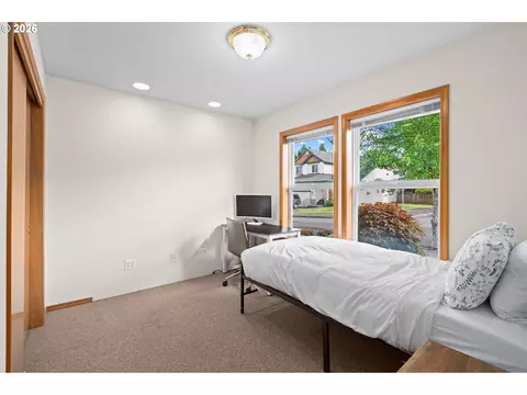 Bedroom - 5087 SE 16th Dr, Gresham, OR 97080 photo 5 of 5