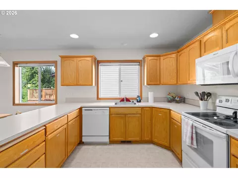 Kitchen - 5087 SE 16th Dr, Gresham, OR 97080 photo 2 of 6