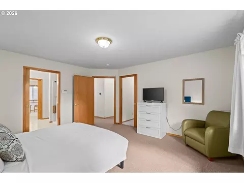 Bedroom - 5087 SE 16th Dr, Gresham, OR 97080 photo 3 of 5
