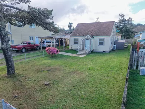 2518 Pacific Ave, North Bend, OR 97459