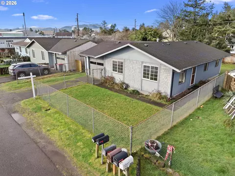 2440 Pine St, Seaside, OR 97138