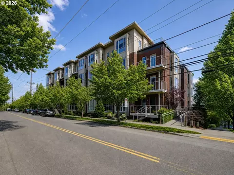 4280 S Corbett Ave #201, Portland, OR 97239