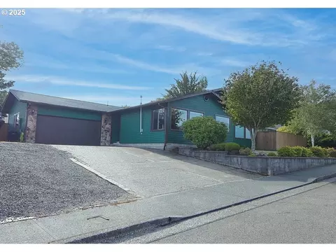 1915 Arthur St, North Bend, OR 97459