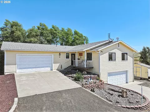 4 S Bailey Loop Dr, Goldendale, WA 98620