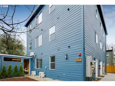 2071 NE Davis St, Portland, OR 97232
