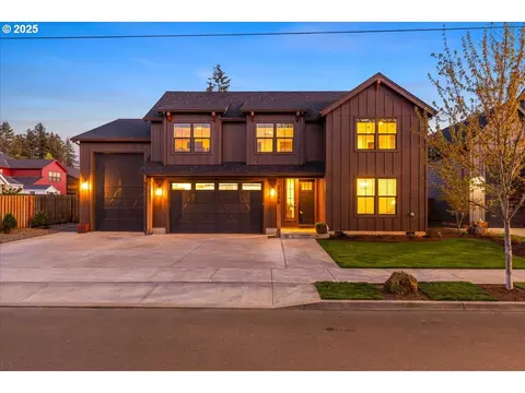 1010 SE Darrow Rd, Estacada, OR 97023