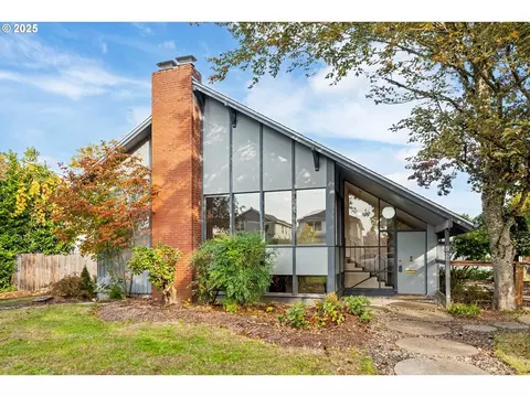2755 D St NE, Salem, OR 97301