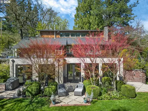 921 SW 57th Ave, Portland, OR 97221